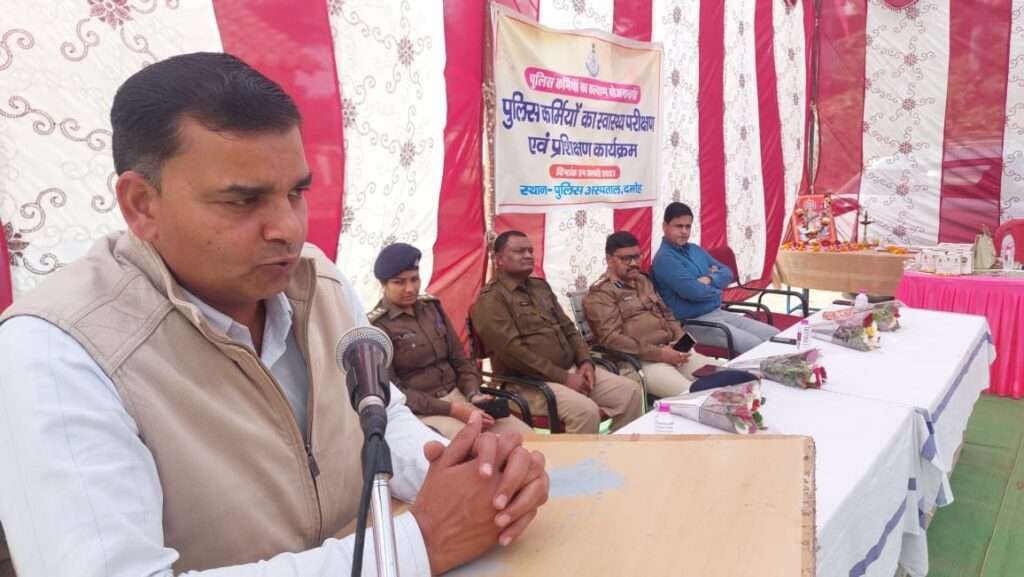 पुलिस कर्मियों का स्वास्थ्य परीक्षण एवं प्रशिक्षण कार्यक्रम आयोजित,पहुंचे पुलिस अधीक्षक