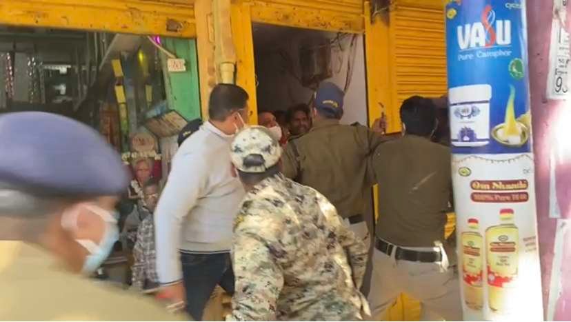 तिक्रमण हटाने के दौरान गोहद में चली गोली