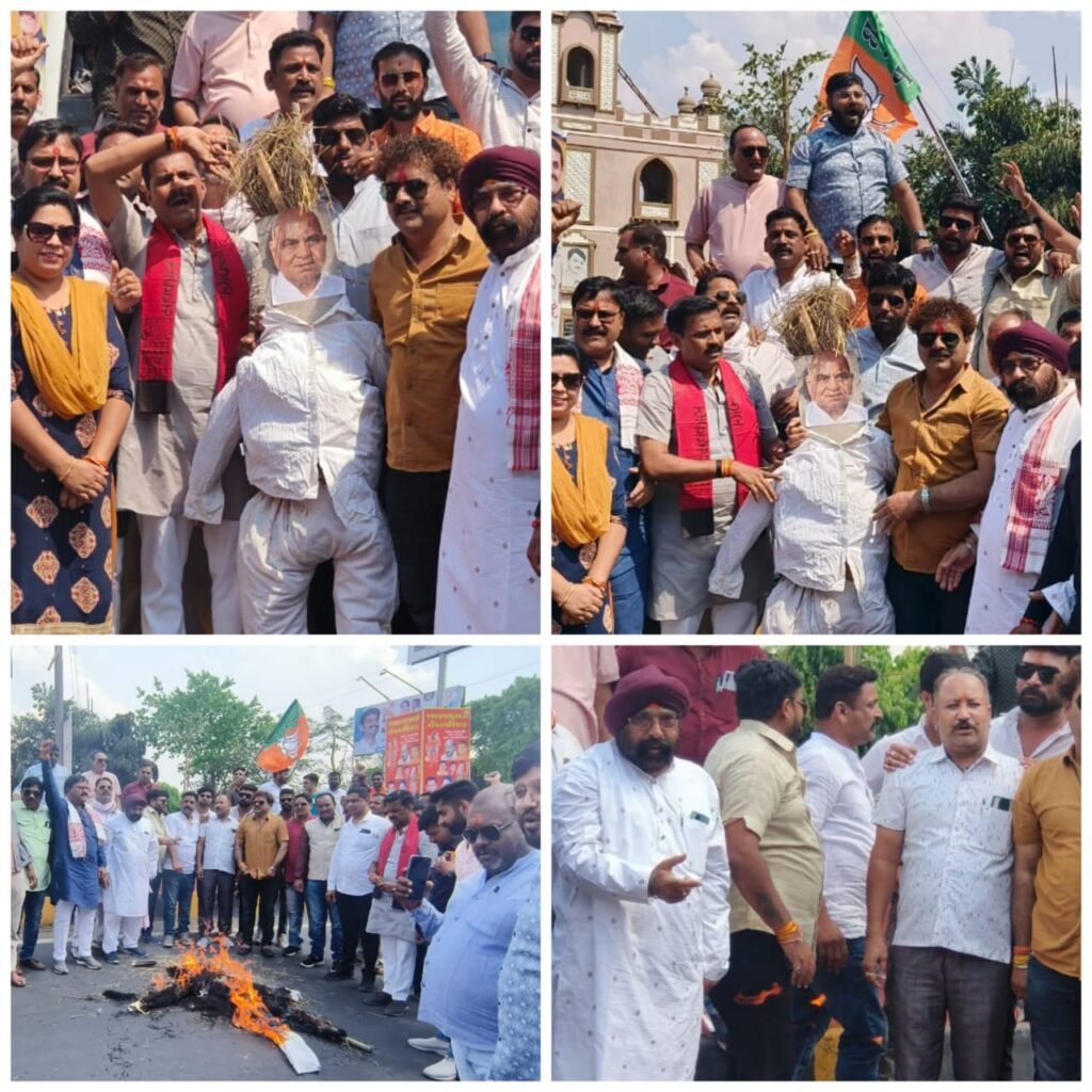 आज देवास में साईं जी द्वार पर पुतला दहन