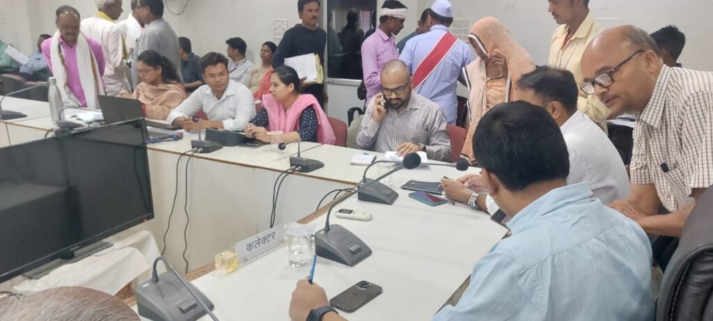 बहुत अच्छे से हो रही जनसुनवाई, कलेक्टर करीबी से सुन रहे समस्याएं, तत्काल निराकरण कराने के दे रहे निर्देश