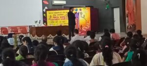 અધિક નિવાસી કલેક્ટરશ્રી શ્રી એન. આર. ધાંધલના અધ્યક્ષસ્થાને એક પગલું તણાવમુક્ત પરીક્ષા તરફ અંર્તગત અંકલેશ્વરની એસ.વી.એમ. શાળા ખાતે વિદ્યાર્થીઓ માટે સેમિનારનું યોજાયો.