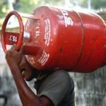 রান্নার গ্যাস থেকে পেট্রল-ডিজ়েল, হু-হু করে বাড়তে পারে জিনিসের দাম! ইরান যুদ্ধে ‘সিঁদুরে মেঘ’ দেখছে ভারত