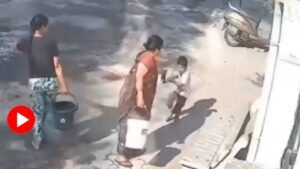 দিদার গায়ে রং দেওয়ার ভয়ঙ্কর ‘শাস্তি’, ৪ বছরের নাতির গায়ে ফুটন্ত জল ঢেলে দিলেন বৃদ্ধা!