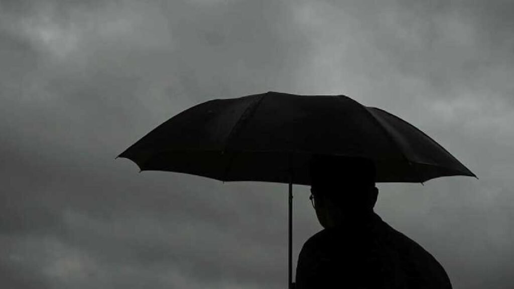 বজ্রবিদ্যুৎ-সহ বৃষ্টির সম্ভাবনা