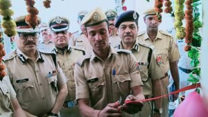 गैस किल्लत जैसी कई जन समस्याओं को लेकर कांग्रेस पार्टी ने किया जिलाधिकारी कार्यालय का घेराव, सौंपा ज्ञापन