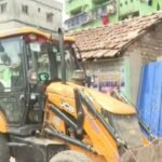 কলকাতার তিন এলাকায় অবৈধ বহুতল ভাঙছে পুরসভা, বুলডোজ়ার নামল, মোতায়েন কেন্দ্রীয় বাহিনীও